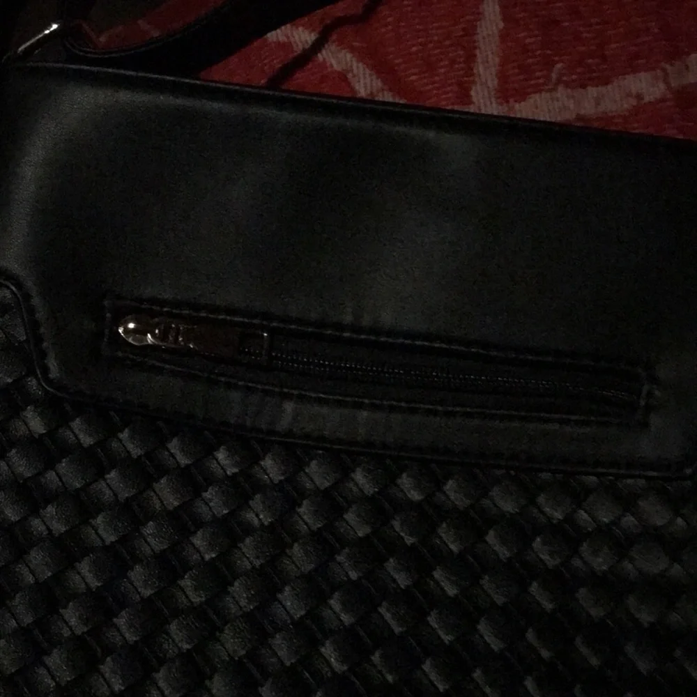Black crossbody with textured front and front zipper and zipper top - Picture 2 of 4